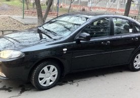 Lacetti русумли автотранспорт воситаси жарима майдонига олиб кирилди фото