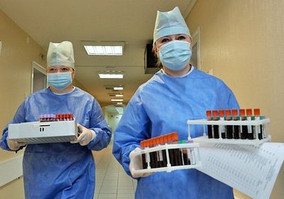 Вирусолог Россия вакцинасининг хавфли бўлиши мумкинлигини айтди фото