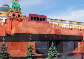 Ленин мавзолейи Москвада эркак Қизил майдондаги Ленин