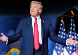 АҚШ президенти Доналд Трамп номаълум учар жисмлар (НУЖ),