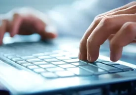 Сингапур парламенти интернет фирибгарлигига қарши курашни