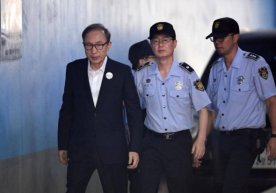 Janubiy Koreya sobiq prezidenti poraxoʻrlik uchun 15 yilga qamaldi фото