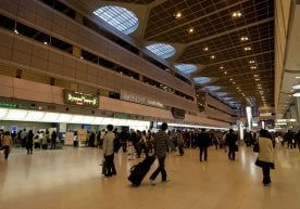 Токио полицияси Ҳанеда аэропортида ишлаган 21 ёшли