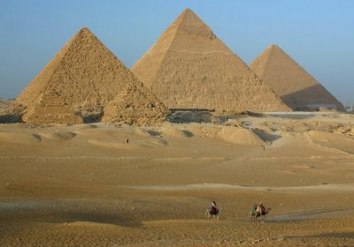 Олимлар Хеопс пирамидасининг сирли хонаси ичида нима яширинган бўлиши мумкинлигини таҳмин қилмоқдалар фото