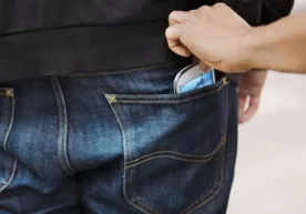 Ёз. Ҳаво иссиқ. Қўқон автовокзалига одам дегани сиғмайди.