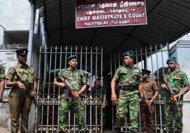 In Sri Lanka, a "lawyer" shot a suspect in a courtroom фото