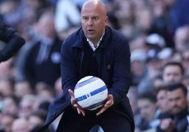 Ливерпул бош мураббийи Арне Слот жамоа таркибининг