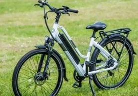Буюк Британия ҳукумати полициянинг юкламаси ортиқча
