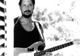 Британиялик машҳур қўшиқчи, гитарачи ва қўшиқ муаллифи