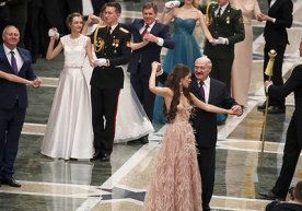 Belarus prezidenti «Miss Belarus-2018» g‘olibasi bilan vals tushdi фото