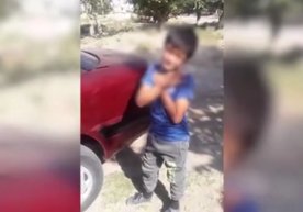 Jizzaxda 12 yoshli bola ikki singlisi bilan mashina boshqargani aniqlandi (video) фото