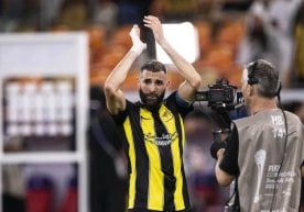 Футбол афсонаси Деннис Бергкамп француз ҳужумчиси Карим