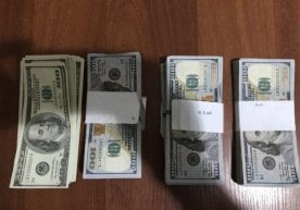 Namanganda Qirg‘izistondan soxta 32 ming dollar olib o‘tgan shaxslar qo‘lga olindi фото