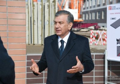 Prezident Toshkent shahrida amalga oshirilayotgan loyihalar bilan tanishmoqda фото