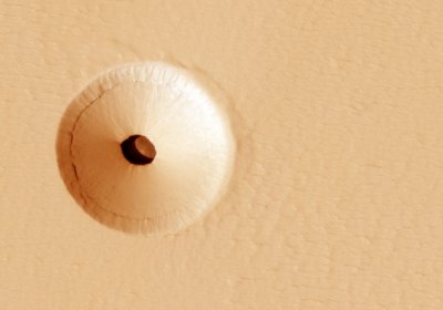 Марс юзасида ғалати тешик топилди фото