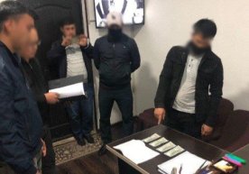 Самарқандда Malibu’сини жарима майдончасидан чиқариб бериш учун ИИБ ходимига 400 доллар таклиф қилган шахс қўлга олинди фото