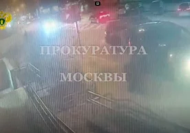 Москва марказида жойлашган банк яқинида қуролланган