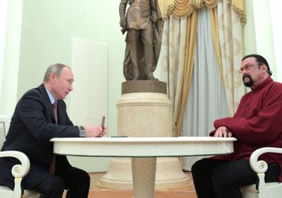 Актёр Стивен Сигал Путиндан орзу қилган нарсасини олди фото