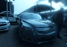 Сирғали машина бозори бу якшанба куни одамлар билан гавжум