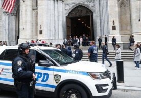 Калифорния штати полицияси 23 апрель уни автомобилда