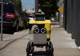Los-Anjelesda robot-kurer mijozning tushligini o‘g‘irladi, so‘ng kechirim so‘rab qochib ketdi (video) фото