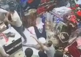 Самарқанд вилояти Ургут туманидаги савдо дўконларидан