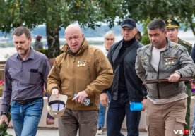 Foto: Anton Elizarov o‘ng tomonda /V1ru Rossiyaning