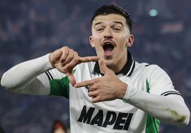 Боснийский защитник Тарик Мухаремович, выступающий в Серии