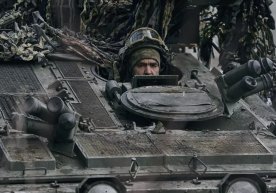 Ukrainalik askarlar Rossiya bilan muzokaralar olib borishni istashmoqda фото