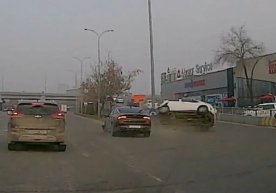 Тошкент шаҳрининг Миробод туманида икки енгил автомашина