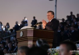 Shavkat Mirziyoyev: «Asosiy qonunimizni shoshilmasdan, chuqur o‘ylab, xalqimiz bilan maslahat qilib, faqat umumxalq referendumi asosida qabul qilamiz» фото