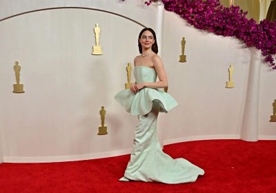 Эмма Стоун “Энг яхши актриса” номинацияси учун “Оскар”ни олиш чоғида йиғлаб юборди фото