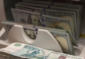 Нефть нархининг пасайиши ортидан рубль сезиларли