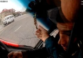 Andijonda jarima maydoniga olib ketilayotgan Damas egasining harakati tufayli ag‘darilib ketdi (video) фото
