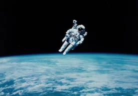 АҚШда NASA космонавти, 1984 йилда очиқ космосга чиққан