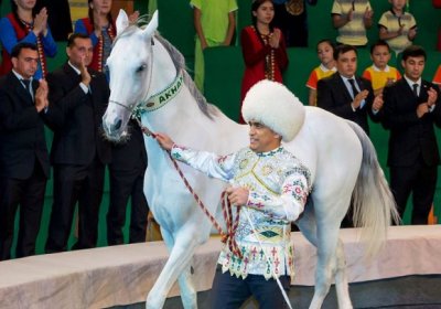 Turkmaniston prezidenti oti Ginnes rekordlar kitobiga kiritildi (foto) фото
