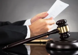 Самарқандлик судья бир иш бўйича бир кунда тўрт хил ҳукм