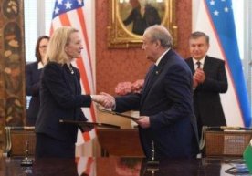 O‘zbekiston-AQSH munosabatidagi ahamiyatli diplomat iste’foga chiqdi фото