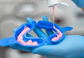 Буюк Британия олимлари тиш эмалини қайта тиклай оладиган