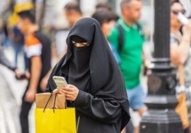 Португалияда жамоат жойларида юзни ёпиб турувчи кийимлар —