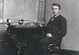 Amerikalik ixtirochi Tomas Edison marhumlar bilan