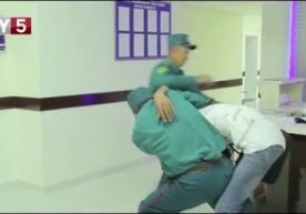 Шаҳрисабз Халқ банкига маст ҳолатда кириб, жанжал қилган фуқаро қўлга олинди (видео) фото