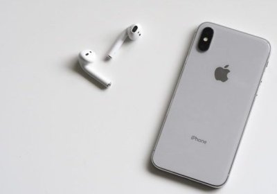 Apple айфонлардаги “олма” белгисини одатдаги жойидан бошқа ерга кўчиради фото