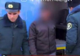 Mast fuqaro 79 yoshli qariyani urib, qoʻlidagi uzugini olib qochdi (video) фото