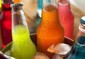 Шакарли газланган ичимликлар ҳамда алкоголни доимий