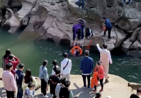 Xitoyda 61 yoshli Britaniya konsuli cho‘kayotgan qizni qutqardi (video) фото