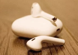 Apple’нинг AirPods қулоқчинларидан фойдаланувчилар унинг