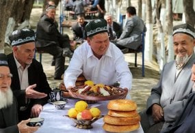 Айни кунларда телефон орқали пенсия ёшидаги фуқароларга