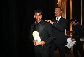 Руд Гуллит ёш юлдузлар масаласида жиддий фикр билдирди.