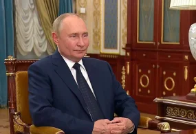 Кремль Россия президенти Владимир Путин атрофидаги